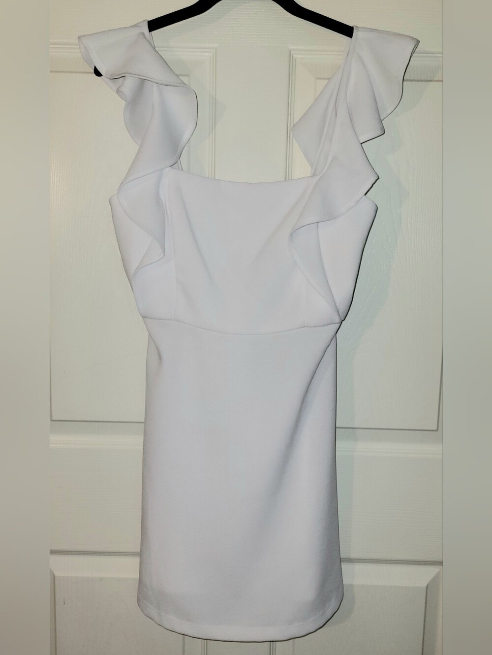 BCBGeneration Sz 2 Off White Fit and Flare Square Neck Flutter Mini Dress